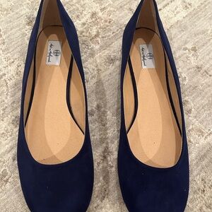 NIB Hot In Hollywood Women’s Shoes Casual Ballet Flats Comfort Navy Slip On 11M